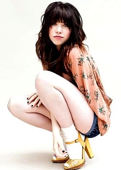 Carly Rae Jepsen image 3 of 4