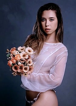 Carol Oliveira image 1 of 1