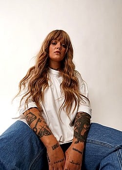 Carolina Deslandes image 1 of 1