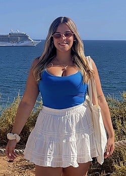 Carolina Gomes image 2 of 4