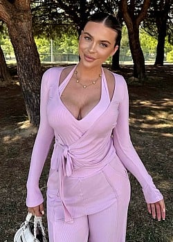 Carolina Nunes image 3 of 3