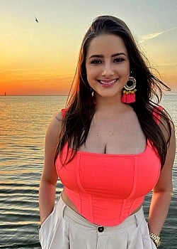 Carolina Zavala image 2 of 4