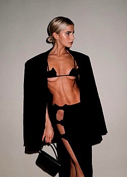 Caroline Daur image 2 of 2