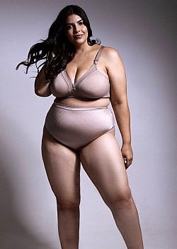 Caroline Ferreira image 3 of 4