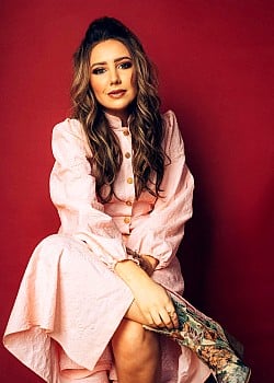 Caroline Owens image 2 of 4