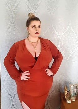 Caroline\'s Curves image 3 of 4