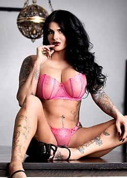 Cassandra Robyn image 3 of 3