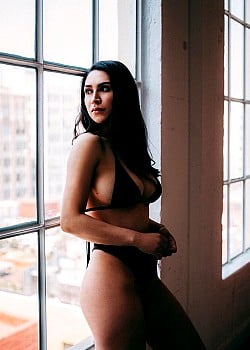 Cassie Steele image 2 of 3