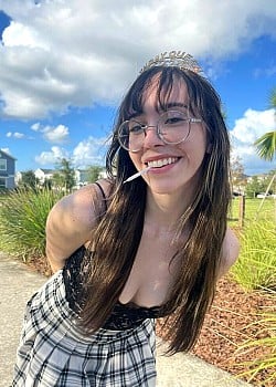 Catlyn Crespo image 3 of 4