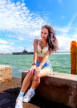 Cayla Watsun image 4 of 4