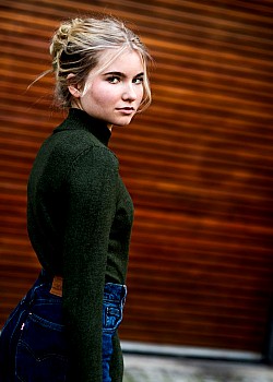Charlott Reschke image 3 of 3