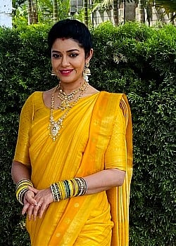 Chaya Singh image 3 of 3