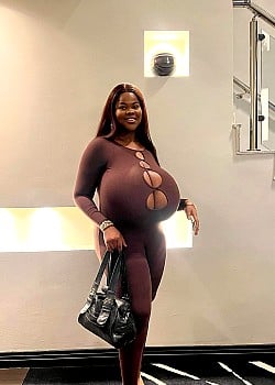 Chioma Lovv image 1 of 2