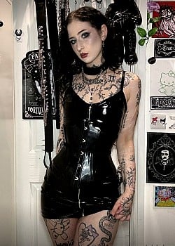 Chlo Luna image 3 of 4