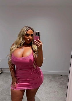 Chloe Amber image 2 of 3