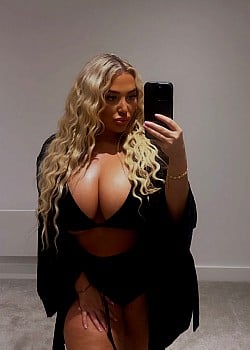 Chloe Amber image 3 of 3