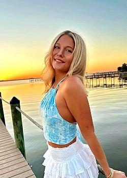 Chloe Anderson (Instagram) image 2 of 2