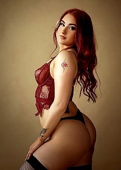 Chloe Berrell image 2 of 4