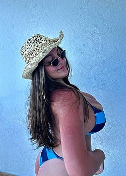 Chloe Hansen image 2 of 3