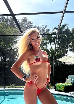 Chloe King image 2 of 4