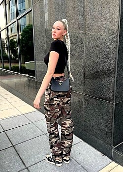 Chloe Kitts image 4 of 4
