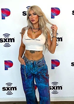 Chloe Metcalfe image 1 of 1