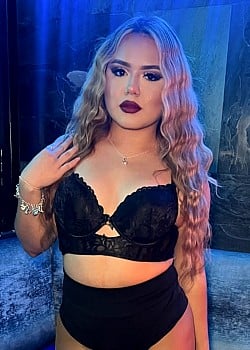 Chloe Navarro image 4 of 4