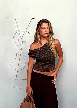 Chloe Oullier image 2 of 4