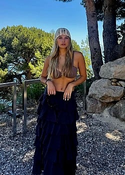 Chloe Oullier image 3 of 4