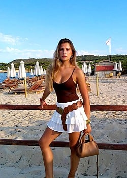 Chloe Oullier image 4 of 4