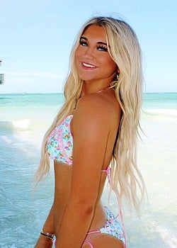 Chloe Roth image 2 of 4