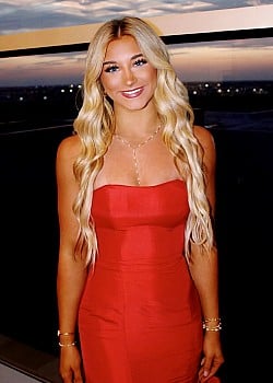 Chloe Roth image 1 of 4