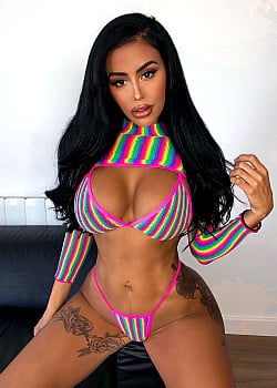 Chloe Saxon image 2 of 4