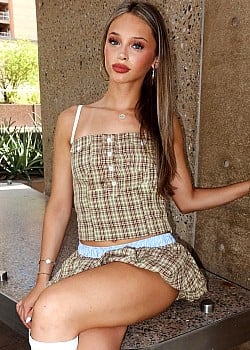 Chloe Strauss image 2 of 4