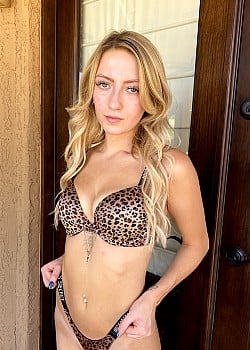 Chloe Waters image 2 of 4
