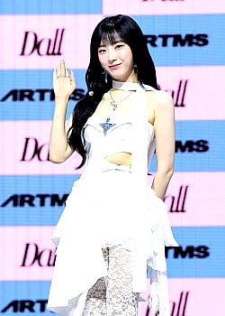 Cho Ha-seul image 1 of 2