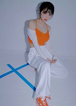 Choi Ye-na image 2 of 3