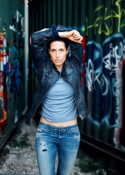 Christine Prayon image 3 of 4