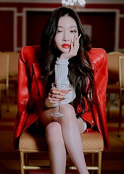 Chungha image 2 of 4