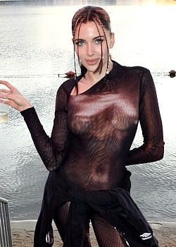 Clara Cuve image 4 of 4