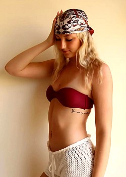Clara Strack image 2 of 2