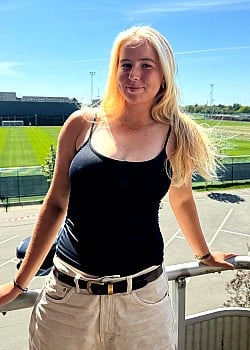 Clara Tauson image 2 of 4