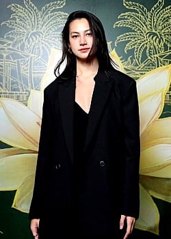 Claudine Craig image 2 of 3