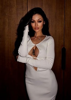 Cleo Rose image 3 of 4