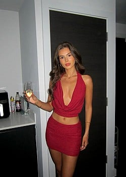 Corinne Oliveira image 1 of 4