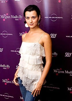 Cote De Pablo image 1 of 2