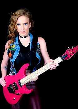 Courtney Cox (musician) image 3 of 3