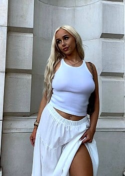 Courtney Jade image 2 of 3