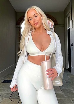 Courtney Jade image 3 of 3