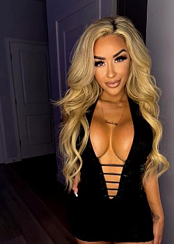 Courtney Russell image 2 of 2